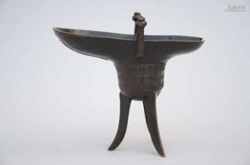 Chinese bronze tripode 'Jue', marked (*) (10x17x15cm)