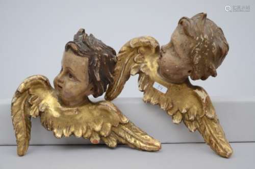 A pair of wooden angels (20x16cm)