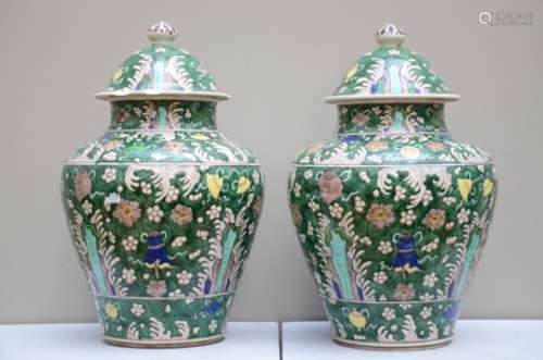 A pair of lidded vases in famille verte porcelain, Samson (*) (37cm)