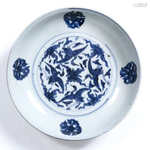 Blue and white dish Chinese, Ming period (1368-1644) decorated to the centre with four birds in