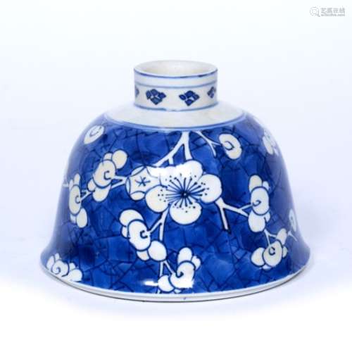 Blue and white brush pot Chinese, Kangxi (1662-1722) decorated with prunus pattern against a blue