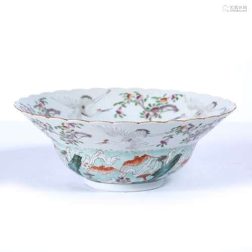 Famille rose bowl Chinese, Jiaqing period (1796-1820) with a flared neck, the outside decorated with