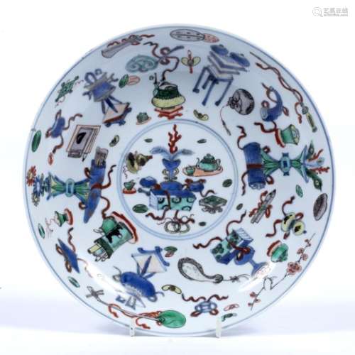Porcelain famille verte saucer shaped dish Chinese, Kangxi (1662-1722) decorated centrally with a