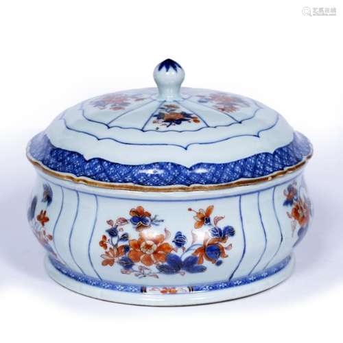 Tureen and cover Chinese, circa 1730-40, Yongzheng/Qianlong of circular form, Imari panels and