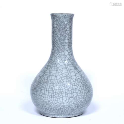 Crackle glazed pear shaped porcelain vase Chinese, 19th century unmarked 27cm high