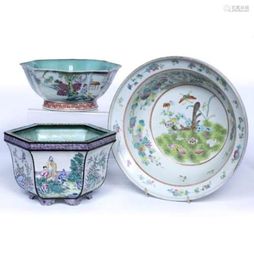 Porcelain famille rose basin Chinese, circa 1900 28cm across an octagonal bowl, Daoguang period,