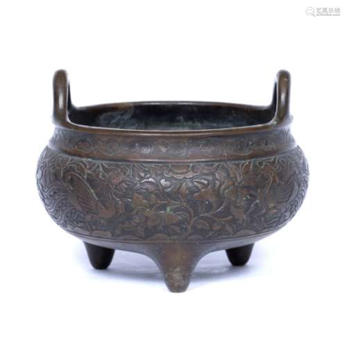 Bronze censer Chinese, 19th Century engraved with a phoenix around the side, Xuande six character