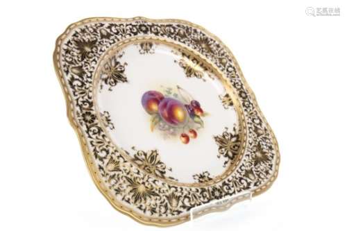 A SET OF FOUR ROYAL WORCESTER PLATES BY ALBERT SHUCK