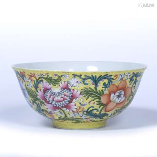 Porcelain bowl Chinese Daoguang (1821-1850) decorated with symbolic flowers and foliage in famille
