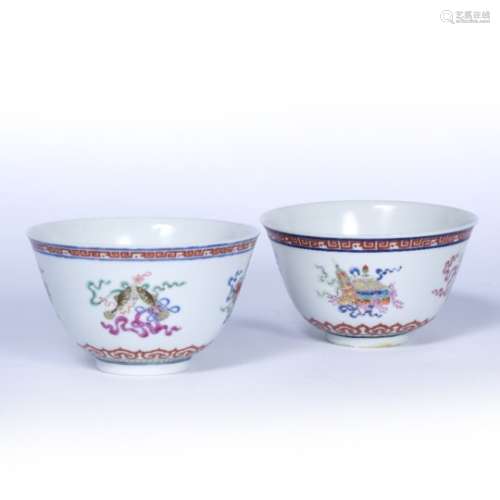 Porcelain bowl Chinese, 19th/20th Century decorated in famille rose enamels with evenly spaced