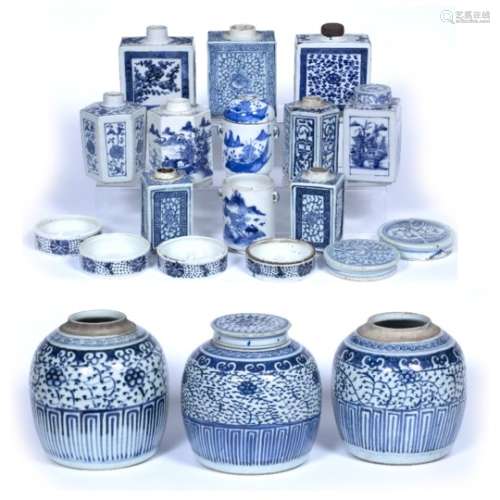 Group of blue and white porcelain Chinese, 19th/20th Century to include various ginger jars, tea
