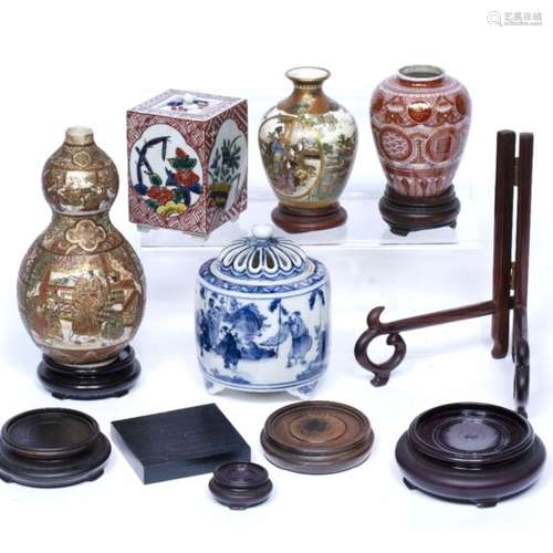 Group of pieces Japanese, late 19th/early 20th Century including blue and white Hirado porcelain