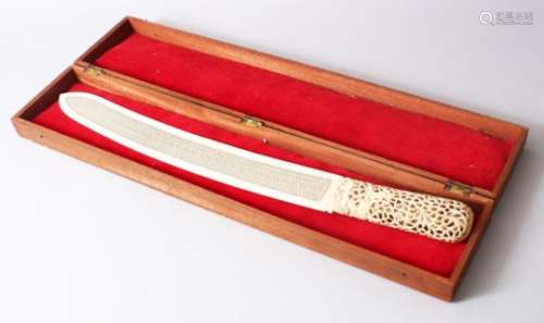 A LARGE 19TH CENTURY BURMESE CARVED IVORY PAGE TURNER WITH ORIGINAL BOX, the handle of the ivory
