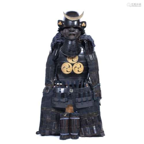 Samurai armour boxed suit (Yoroi) Japanese, late Edo Zunari style kahuto helmet, full face guard (