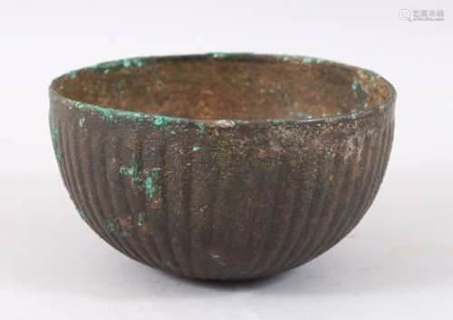 A GOOD EARLY PERSIAN SASSANIAN OR AKHAMINID BRONZE BOWL, C500 - 1000BC, the body ribbed, 15cm