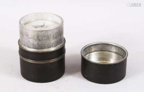 A CHINESE PEWTER BOX AND COVER / CADDY, the base with an impressed seal mark, 10.5cm high x 8cm.