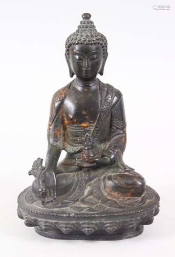 A GOOD CHINESE BRONZE BUDDHA / DEITY, in a meditating position holding a flower and a bottle, 15.5cm