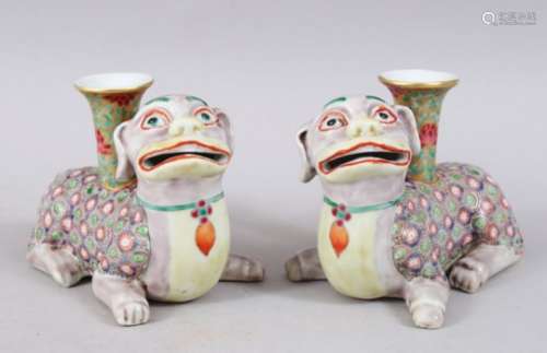 A GOOD PAIR OF 19TH / EARLY 20TH CENTURY CHINESE FAMILLE ROSE LION DOG JOSS STICK HOLDERS,