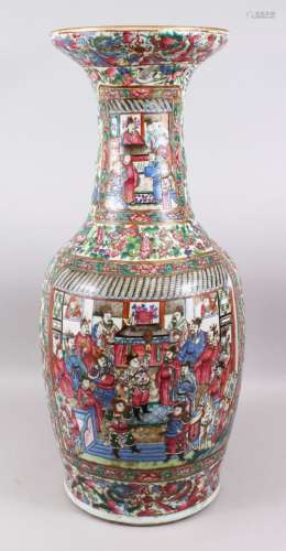 A VERY GOOD & LARGE 19TH CENTURY CHINESE CANTON FAMILLE ROSE PORCELAIN VASE, the body with very fine