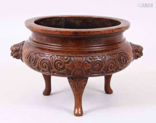 A 19TH / 20TH CENTURY CHINESE BRONZE TRIPOD CENSER, with moulded lion dog head handles, panels of