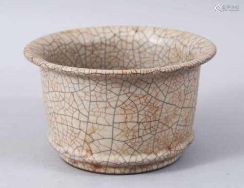 A GOOD CHINESE GE STYLE WARE PORCELAIN BOWL, with flared rim, 14cm diameter.