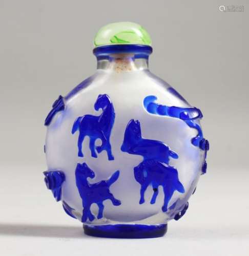 A BLUE OVERLAY SNUFF BOTTLE with horses, 7cm.