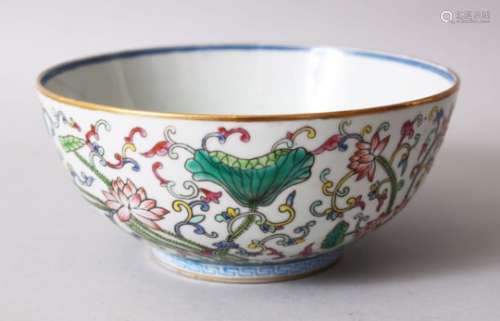A GOOD 19TH CENTURY CHINESE FAMILLE ROSE BLUE & WHITE PORCELAIN BOWL, the body decorated in enamel