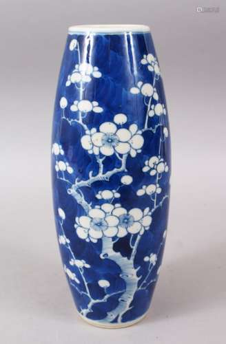 A GOOD 19TH CENTURY CHINESE BLUE & WHITE PORCELAIN PRUNUS VASE, the base with a four-character