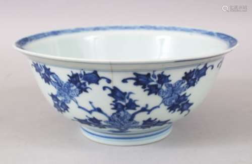 AN UNUSUAL CHINESE KANGXI PERIOD BLUE & WHITE PORCELAIN BOWL, decorated with scenes of foliage and