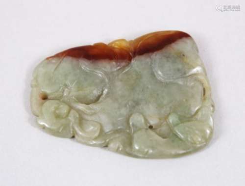 A GOOD 19TH / 20TH CENTURY CHINESE CARVED JADE / JADE LIKE PENDANT, 4.4cm wide x 3cm deep.