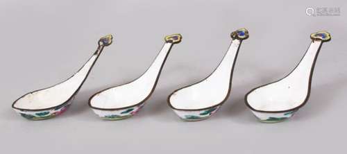 FOUR GOOD CHINESE QIANLONG ENAMEL SPOONS, decorated with figures within landscapes, 10.5cm long.