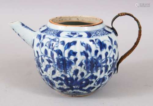 A GOOD CHINESE KANGXI PERIOD BLUE & WHITE PORCELAIN TEAPOT, with formal scrolling lotus design, 10cm