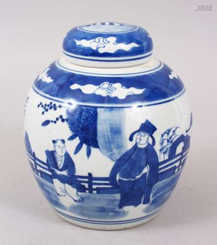 A LATE 19TH / EARLY 20TH CENTURY CHINESE BLUE & WHITE PORCELAIN GINGER JAR & COVER, decorated with