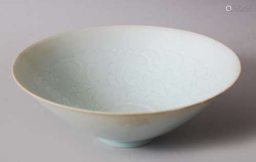 A GOOD CHINESE SONG STYLE CELADON PORCELAIN BOWL, the interior carved with foliage 20cm diameter x