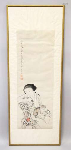 A GOOD 19TH CENTURY CHINESE PAINTING ON PAPER OF A LADY HOLDING A CAT BY FAN JIN YONG, the picture