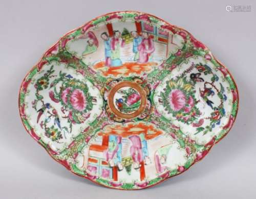 A 19TH CENTURY CHINESE CANTON FAMILLE ROSE PORCELAIN DISH, decorated with panels of figures and