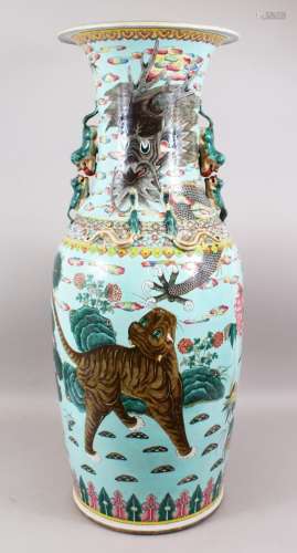 A VERY GOOD & LARGE 19TH CENTURY CHINESE TURQUOISE GROUND FAMILLE ROSE PORCELAIN TIGER & DRAGON