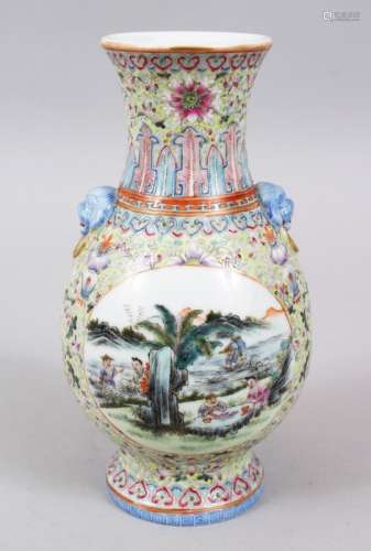 A GOOD CHINESE REPUBLIC PERIOD FAMILLE ROSE PORCELAIN VASE, the vase with twin moulded lion dog head