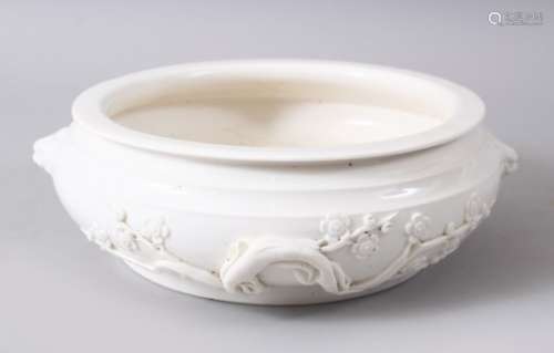 A GOOD & LARGE CHINESE BLANC DE CHINE PORCELAIN CENSER, decorated with moulded floral design and