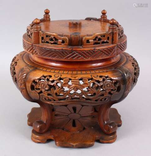 A VERY GOOD 19TH CENTURY CHINESE HARDWOOD ROTATING STAND, with carved and pierced panels of floral