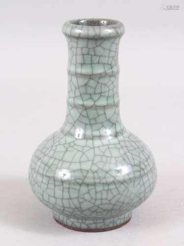 A 20TH CENTURY CHINESE GUAN GLAZE / IRON WIRE STYLE MONOCHROME BOTTLE VASE, 14cm high x 9cm wide.