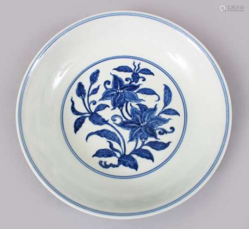 A CHINESE BLUE & WHITE PORCELAIN FLORAL DISH, the interior with floral pattern, the base with a