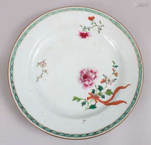 A GOOD 18TH CENTURY CHINESE FAMILLE ROSE PORCELAIN PLATE, decorated with scenes of neatly tied