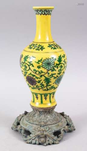A GOOD CHINESE KANGXI STYLE FAMILLE VERT PORCELAIN VASE / LAMP, mounted to a metal base, the base
