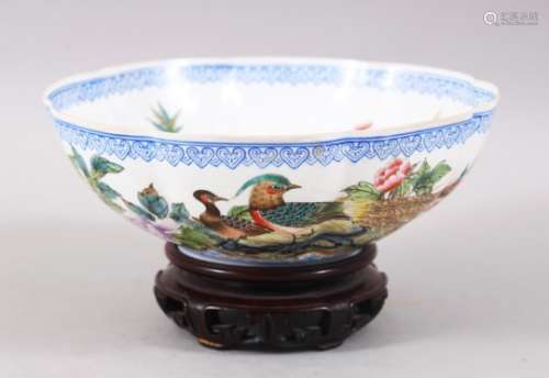 A GOOD CHINESE 20TH CENTURY EGGSHELL PORCELAIN BOWL, decorated with scenes of lotus flowers and blue