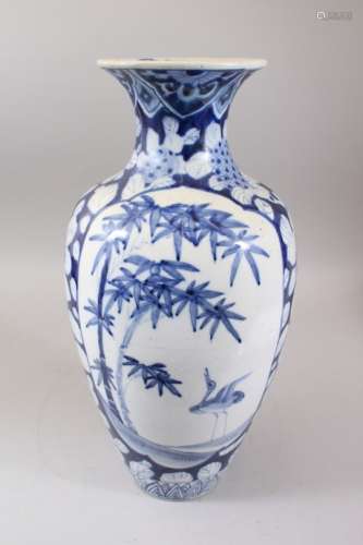 A GOOD JAPANESE MEIJI PERIOD BLUE & WHITE ARITA STYLE BALUSTER VASE, the body with two panels
