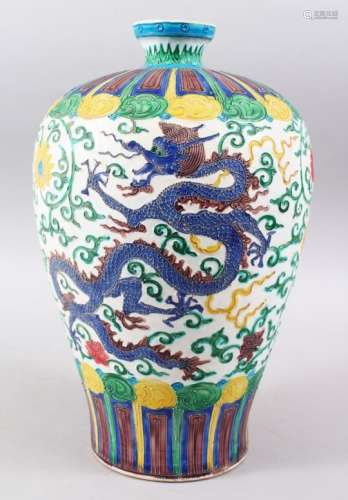 A GOOD CHINESE MING STYLE WUCAI DECORATED PORCELAIN VASE, decorated with dragons and formal lotus