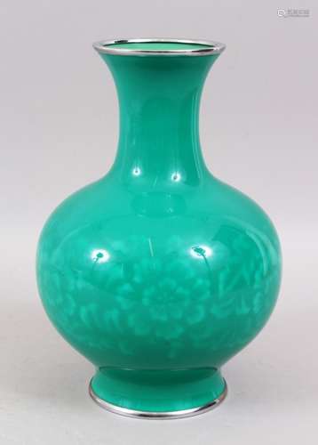 A GOOD JAPANESE TAISHO / SHOWA PERIOD CLOISONNE VASE BY ANDO COMPANY, the body of the vase with a