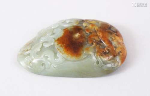 A GOOD 19TH / 20TH CENTURY CHINESE CARVED JADE PEBBLE IN THE FORM OF A LOTUS, 8.5cm X 6cm