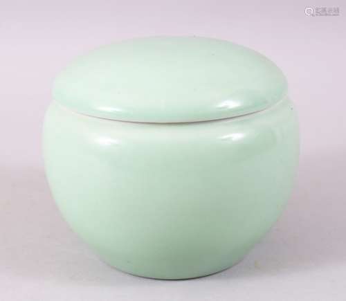 A GOOD CHINESE CELADON PORCELAIN BOX AND COVER, the base with a six-character mark, 10.5cm high x